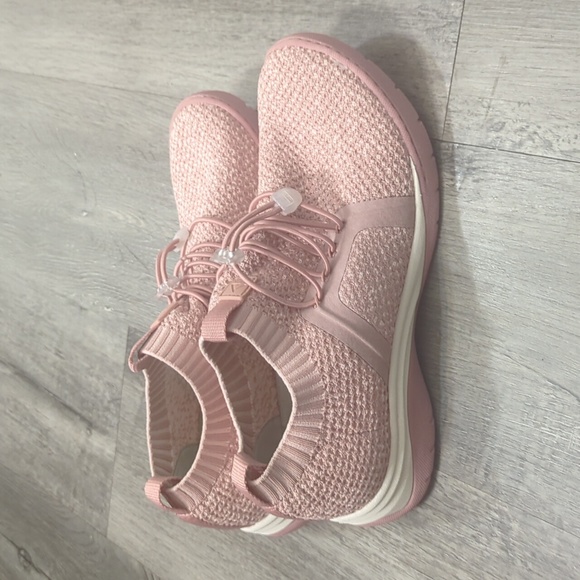 Align Knit Bungee Slip On Torri Sneakers - Picture 4 of 9
